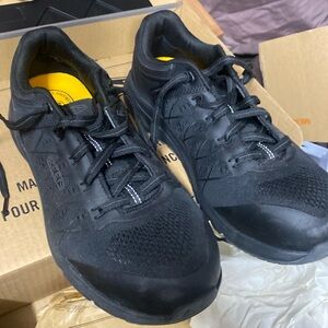 Fiber toe work shoes keen 10.5 excellent condition worn twice!
